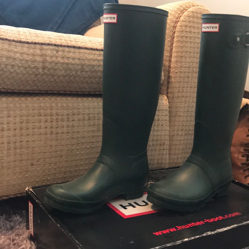 EUC Like new tall Hunter green rain boots